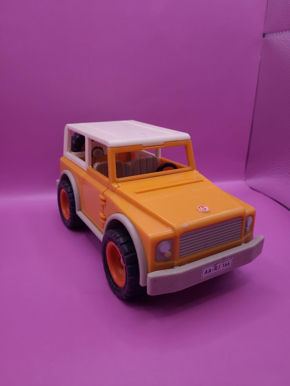 SCHLEICH 42025 Car Suv 4x4 Vehicle Yellow Driver Wheels Germany Vintage Retired